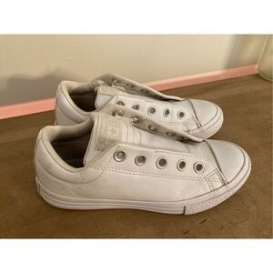 Converse youth size 1 Chuck Taylor all star sneakers white girls boys junior